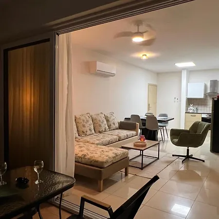 Apartman Azure Nest Oroklini 2br Shared Pool - Free Parking Lárnaka