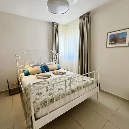 Azure Nest Oroklini 2br Shared Pool - Free Parking Lárnaka