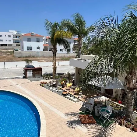 Azure Nest Oroklini 2br Shared Pool - Free Parking Apartman *