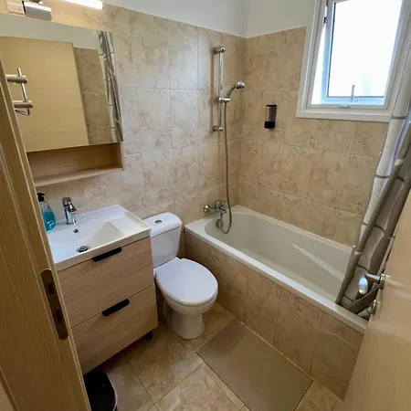 Azure Nest Oroklini 2br Shared Pool - Free Parking *