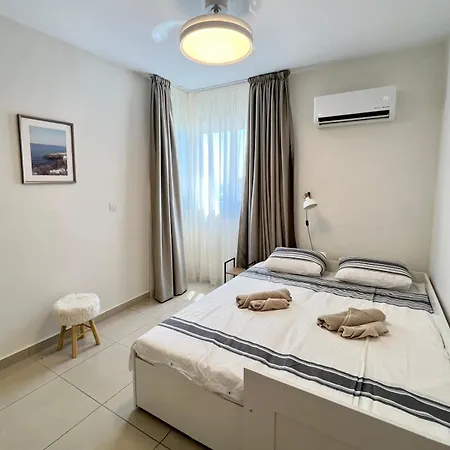 Azure Nest Oroklini 2br Shared Pool - Free Parking *