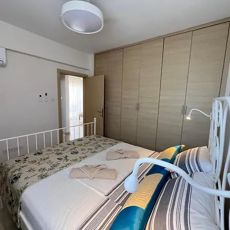 Apartman Azure Nest Oroklini 2br Shared Pool - Free Parking Lárnaka