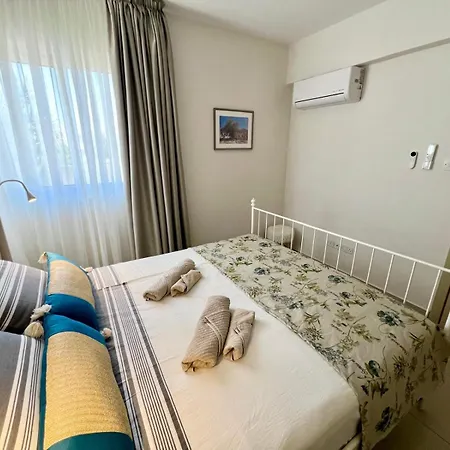Apartman Azure Nest Oroklini 2br Shared Pool - Free Parking