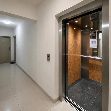 Apartman Azure Nest Oroklini 2br Shared Pool - Free Parking