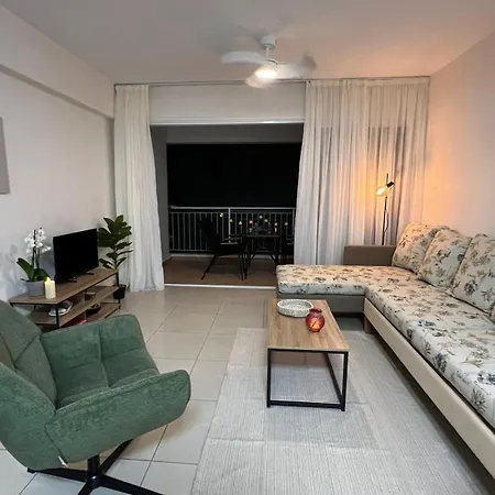 Apartman Azure Nest Oroklini 2br Shared Pool - Free Parking