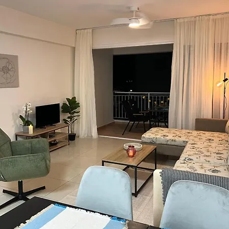 Azure Nest Oroklini 2br Shared Pool - Free Parking Apartman *