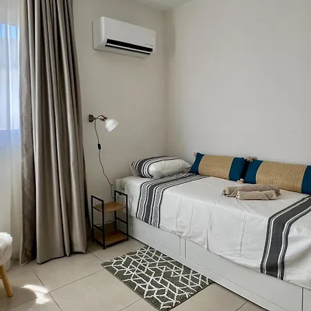 Apartman Azure Nest Oroklini 2br Shared Pool - Free Parking