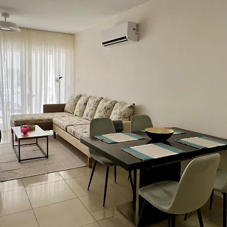 Apartman Azure Nest Oroklini 2br Shared Pool - Free Parking *
