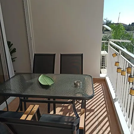 Azure Nest Oroklini 2br Shared Pool - Free Parking Apartman