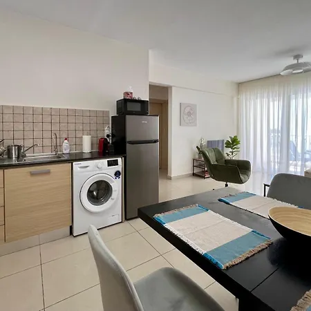 Apartman Azure Nest Oroklini 2br Shared Pool - Free Parking Lárnaka