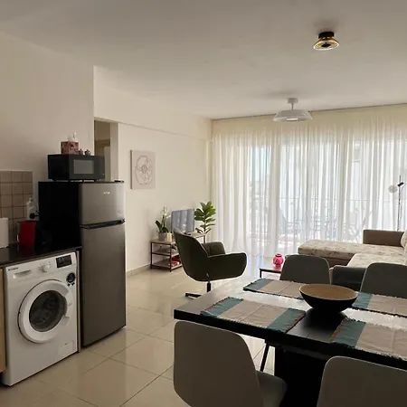 Azure Nest Oroklini 2br Shared Pool - Free Parking Lárnaka