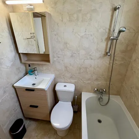 Apartman Azure Nest Oroklini 2br Shared Pool - Free Parking Lárnaka